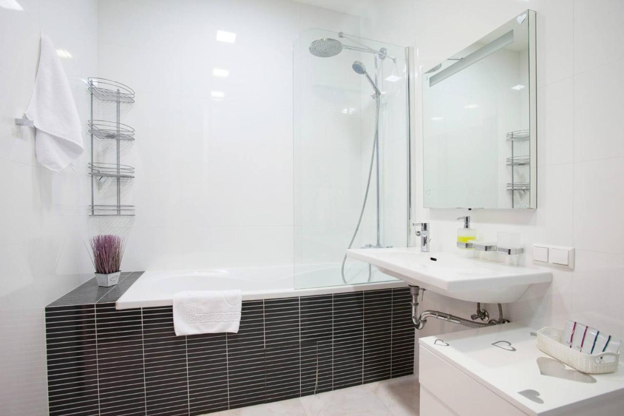 Navit Apartments With Breakfast, Near The Railway Station, The City Center And The Park Киев Экстерьер фото